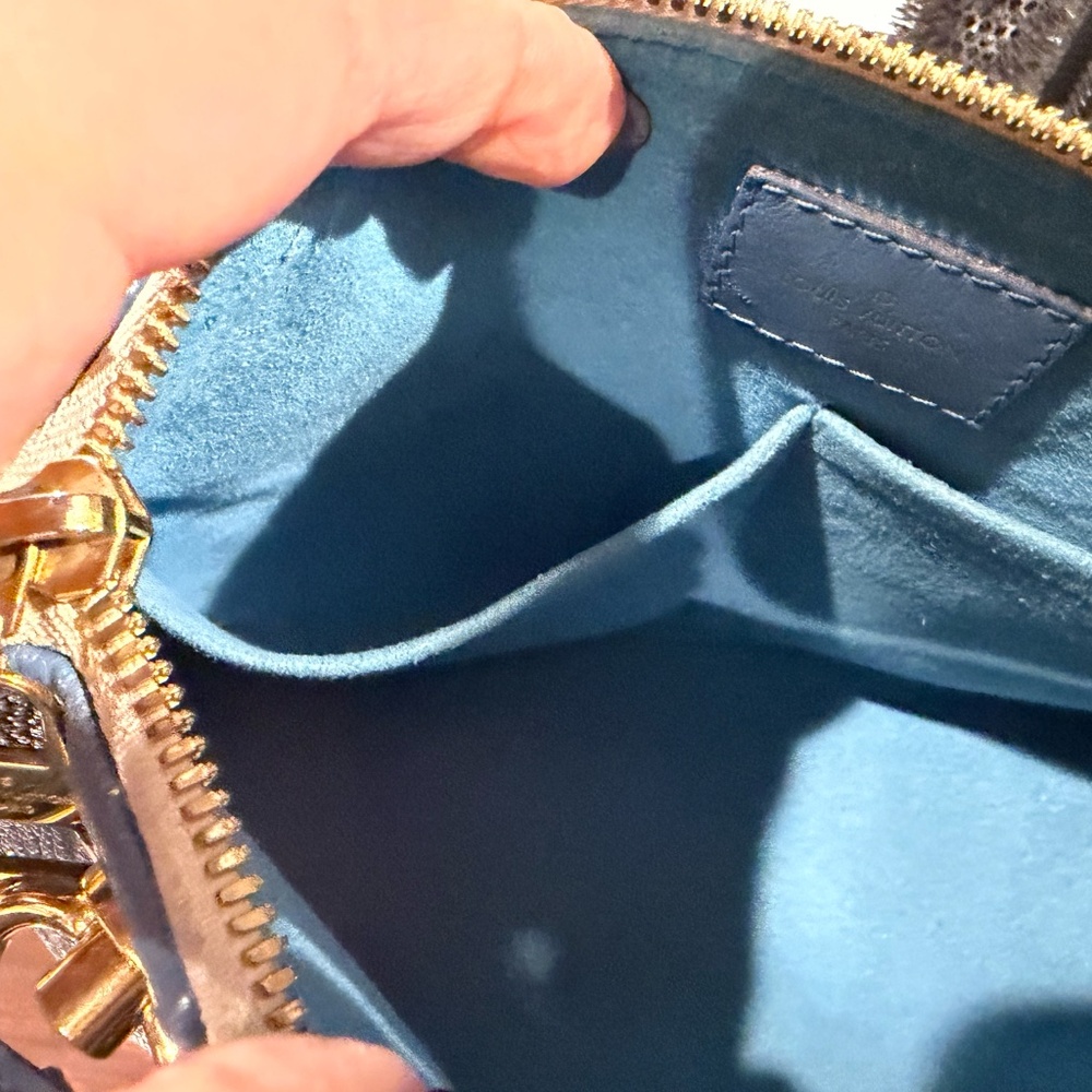Louis Vuitton - Picture 9 of 16